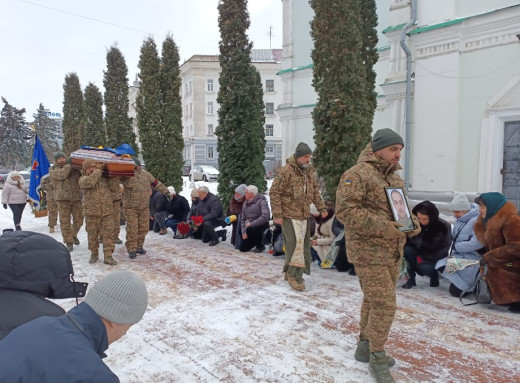 Назавжди 36: Сумська громада провела в останню путь старшого солдата Костянтина Сису фото