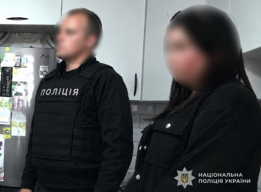 Видала домашнє насильство за напад невідомих: поліція Сум викрила жінку, яка поранила чоловіка фото