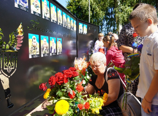 На Глухівщині відкрили Меморіал полеглих Героїв, створений за підтримки громади-партнера фото На Глухівщині відкрили Меморіал полеглих Героїв, створений за підтримки громади-партнера фото