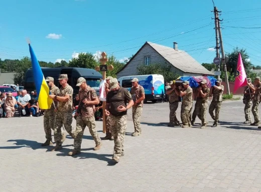 У Сумах попрощалися із захисником Євгеном Кумедею фото