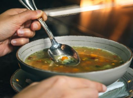 Феномен вчорашнього супу: кухарі та вчені пояснили, чому після холодильника страва стає кращою фото