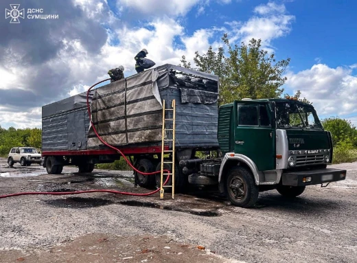 На Шосткинщині горіла вантажівка з вугіллям фото