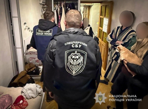 У Сумах затримали адвокатку на організації корупційної схеми для ухилянтів фото