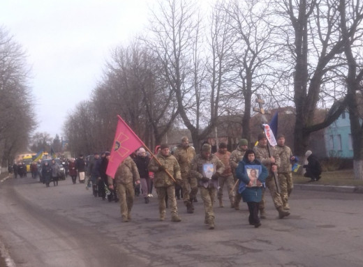 Буринці попрощалися із захисником Романом Бондарем фото