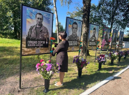 На Конотопщині відкрили пам’ятний знак на честь загиблого захисника фото На Конотопщині відкрили пам’ятний знак на честь загиблого захисника фото