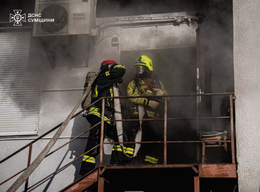 У Сумах рятувальники ліквідували пожежу в кафе: постраждав підліток фото