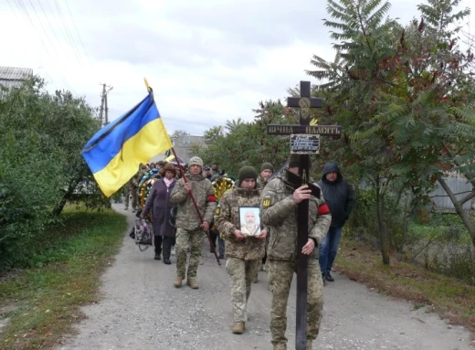 У Білопіллі попрощалися із захисником України Тимофієм Єршовим фото