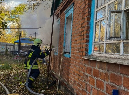 На Сумщині рятувальники двічі ліквідовували пожежі в житловому секторі фото