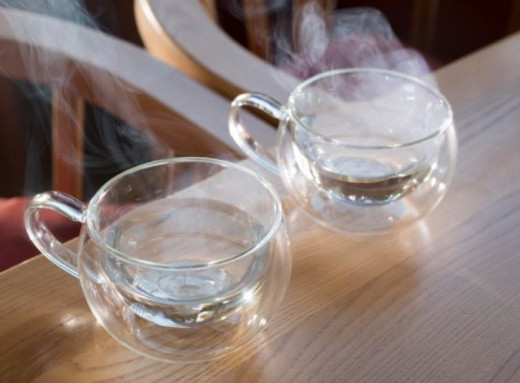 Магія склянки води: чому тепла вода натщесерце є ключем до здоров'я фото