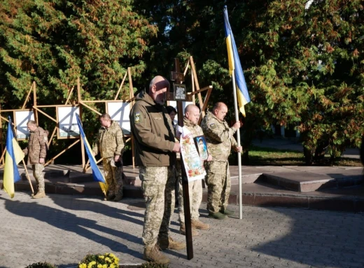 У Ромнах попрощалися із загиблим на війні Олександром Пилипенком фото