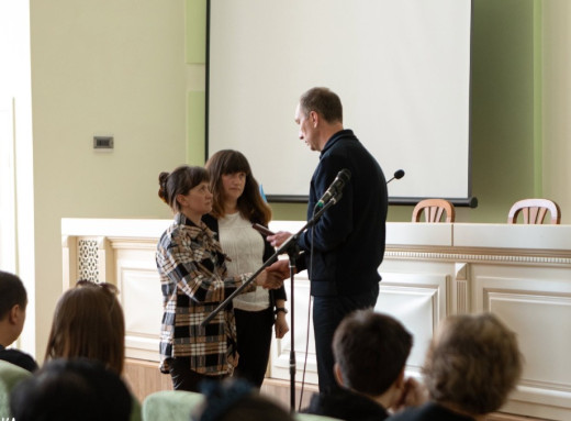 Родини 12 загиблих захисників Сумського району отримали державні нагороди фото Родини 12 загиблих захисників Сумського району отримали державні нагороди фото
