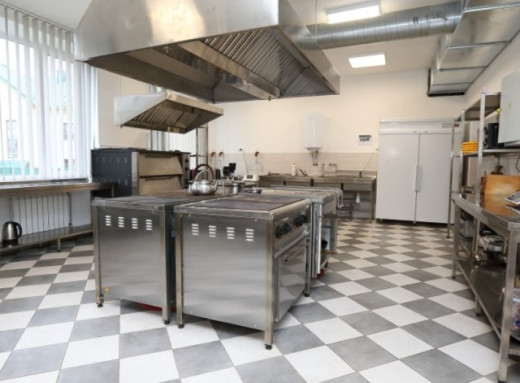 У Сумах підрядник постане перед судом за розкрадання 1,7 млн грн на ремонті шкільної їдальні фото