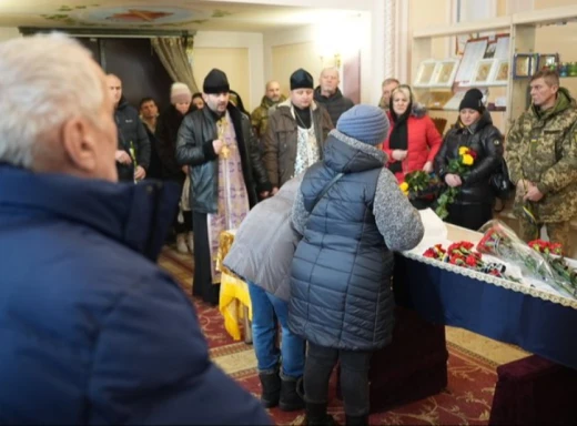 У Сумах попрощалися із двома захисниками України фото