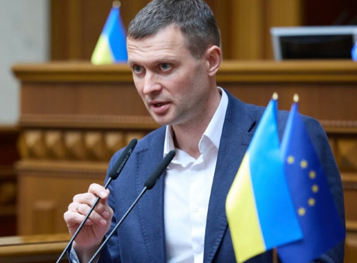 Нардеп від Сум за рік має готівки в доларах більше, ніж на мільйон гривень, при зарплаті у 700 тисяч фото