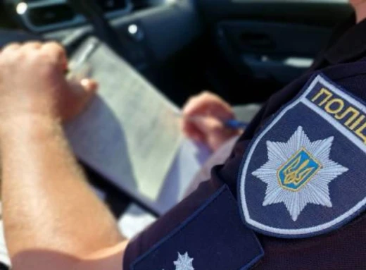 На Сумщині п'яний водій намагався відкупитися від поліції хабарем та навіть власним авто фото
