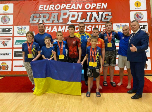 П'ятеро юних борців із Сумщини привезли 10 медалей з чемпіонату Європи з греплінгу фото
