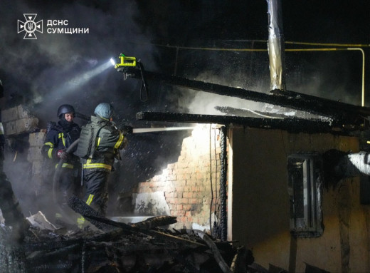 Наслідки нічної атаки на Роменську громаду: рятувальники ліквідували масштабні пожежі фото