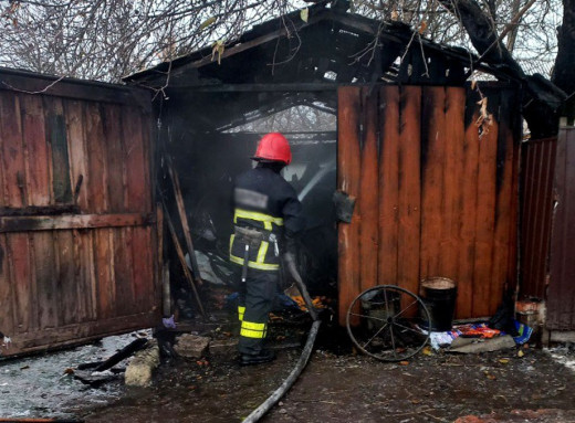 На Сумщині рятувальники врятували житловий будинок від пожежі фото