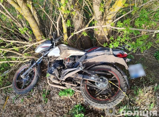 Мотоцикліст врізався в дерево під Сумами фото