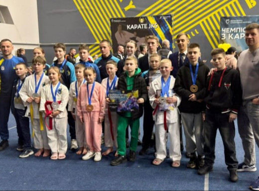 На чемпіонат України з карате JKS у сумських бійців 15 медалей фото На чемпіонат України з карате JKS у сумських бійців 15 медалей фото