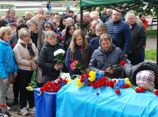 Шосткинці попрощалися із захисником України Олександром Нечипоренком фото