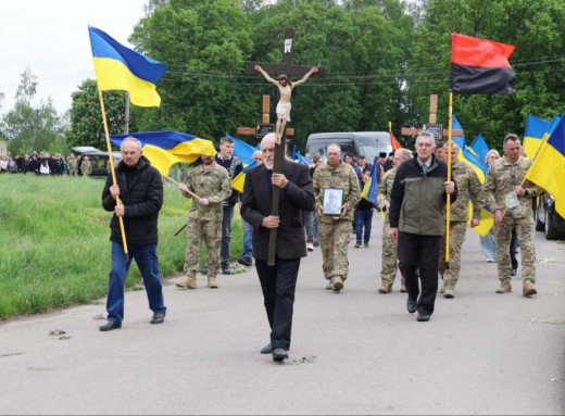 На Івано-Франківщині поховали військового Василя Гомеля, який загинув на Сумщині фото