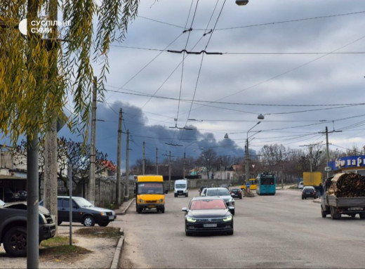 Росіяни вдруге за два дні атакували промислову зону Сум: сталася пожежа фото
