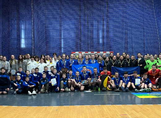 Тріумф на паркеті: сум’янки стали чемпіонками України з індорхокею фото