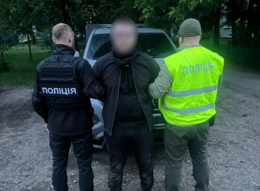 На Сумщині затримано 19-річного диверсанта, який підпалював авто військових та релейні шафи фото На Сумщині затримано 19-річного диверсанта, який підпалював авто військових та релейні шафи фото