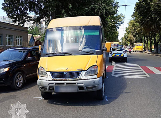 На Іллінській у Сумах "Рута" збила дівчину на "зебрі": пішохідка в лікарні фото На Іллінській у Сумах "Рута" збила дівчину на "зебрі": пішохідка в лікарні фото
