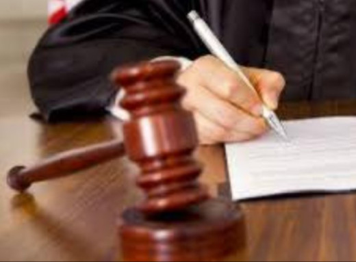 Жителя Шосткинського району засудили до 8 років за розбійний напад із ножем фото Жителя Шосткинського району засудили до 8 років за розбійний напад із ножем фото