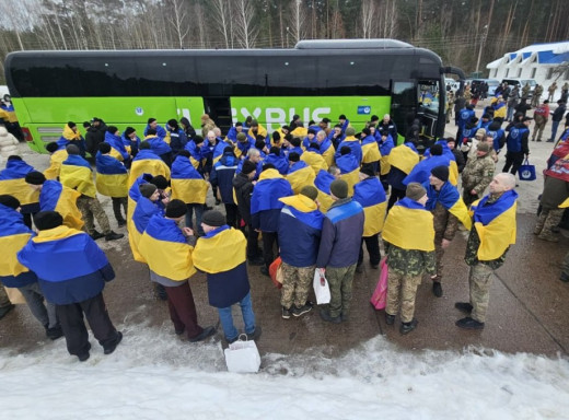 Вісім захисників із Сумщини повернулися додому з полону фото