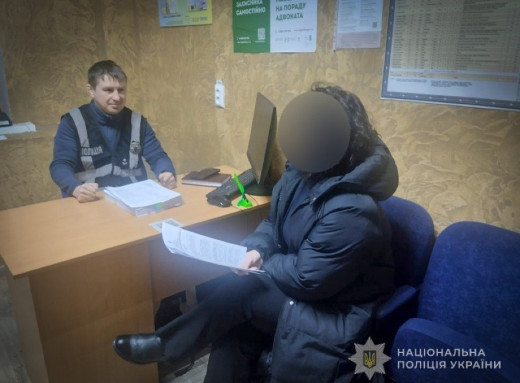 Продавала тютюн вдома та на ринку: на Сумщині викрили торговку нелегальним товаром фото