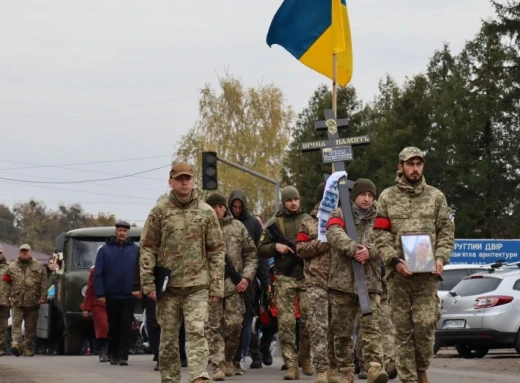 У Тростянці попрощалися із загиблим героєм фото