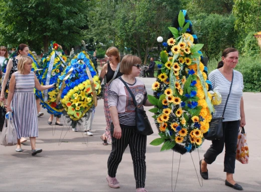 Шосткинці попрощалися із захисником Миколою Коваленком фото