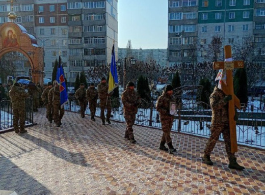 Сумська громада попрощалася із полеглим захисником Олексієм Майбородою фото