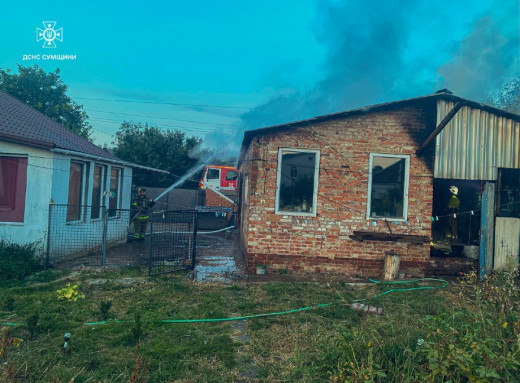 У Тростянці пожежники ліквідували загоряння в гаражі фото У Тростянці пожежники ліквідували загоряння в гаражі фото