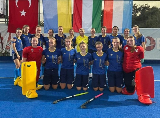 Хокеїстки з Сум розгромили угорок на чемпіонаті Європи фото