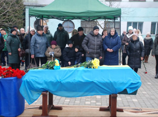 Шосткинці попрощалися із захисником Олександром Аврамкиним фото