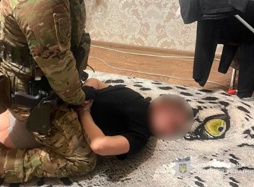 Шахраї, які ошукали вдову загиблого воїна на понад півмільйона гривень, постануть перед судом на Сумщині фото Шахраї, які ошукали вдову загиблого воїна на понад півмільйона гривень, постануть перед судом на Сумщині фото