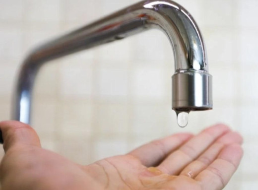 Два пориви водомережі у Сумах: без води два десятки будинків, ще частина міста – зі зниженим тиском фото Два пориви водомережі у Сумах: без води два десятки будинків, ще частина міста – зі зниженим тиском фото