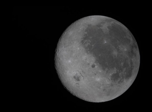 Корабель Orion завершив історичний обліт Місяця і встановив рекорд відстані від Землі фото