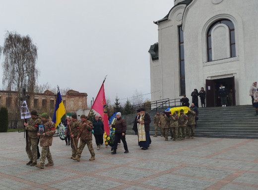 На Конотопщині провели в останню путь стрільця-снайпера Ярослава Карпенка фото