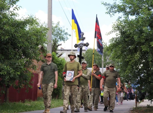 У Тростянці попрощалися із загиблим захисником Євгеном Замулою фото