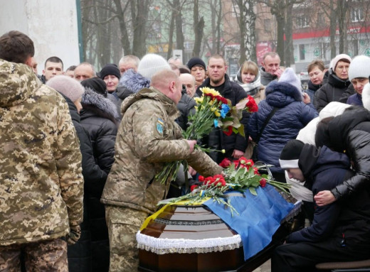 У Ромнах попрощалися із захисником України Костянтином Колнооким фото