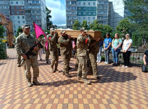 Сум’яни попрощалися із захисником Миколою Гордієнком фото Сум’яни попрощалися із захисником Миколою Гордієнком фото