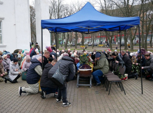 Роменська громада попрощалася із захисником Дмитром Матвієнком, який загинув на Куп’янському напрямку фото