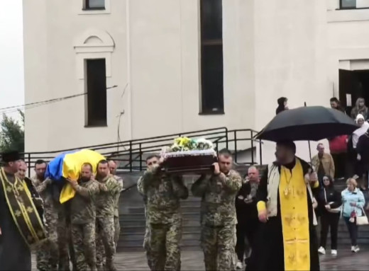 Конотоп попрощався із трьома захисниками України фото Конотоп попрощався із трьома захисниками України фото