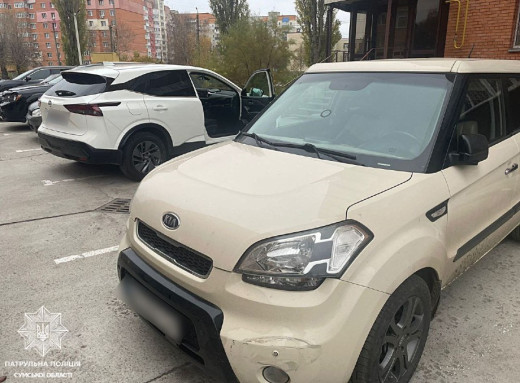 Водійка у Сумах влаштувала ДТП у дворі фото