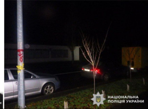 У Києві таксист побив пасажирку після конфлікту в салоні авто фото